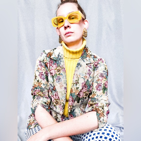 VINTAGE Floral Tapestry Blazer, Cinched Sleeves - Picture 2 of 10